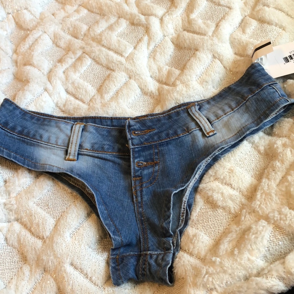 New with tags exotic jean shorts